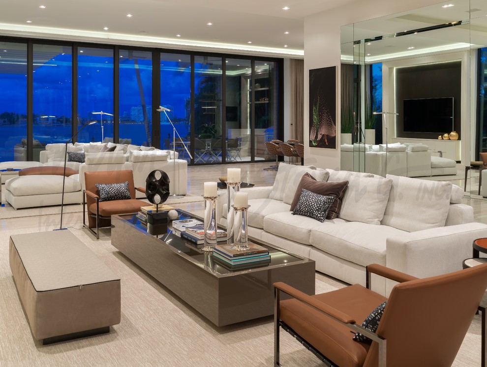 Contemporary family room in Miami.