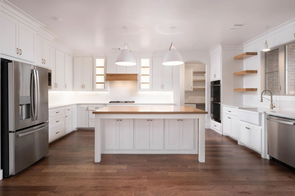 Kitchen - transitional kitchen idea