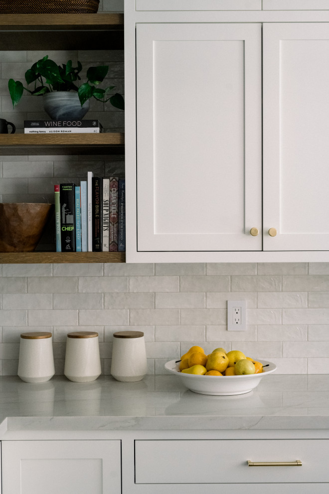 Example of a transitional kitchen design in Los Angeles