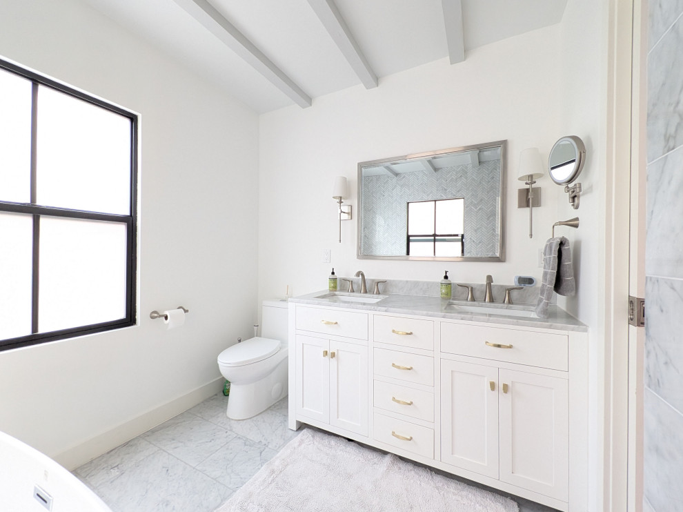 Cozy Cottage with a Serene Bathroom in La Jolla