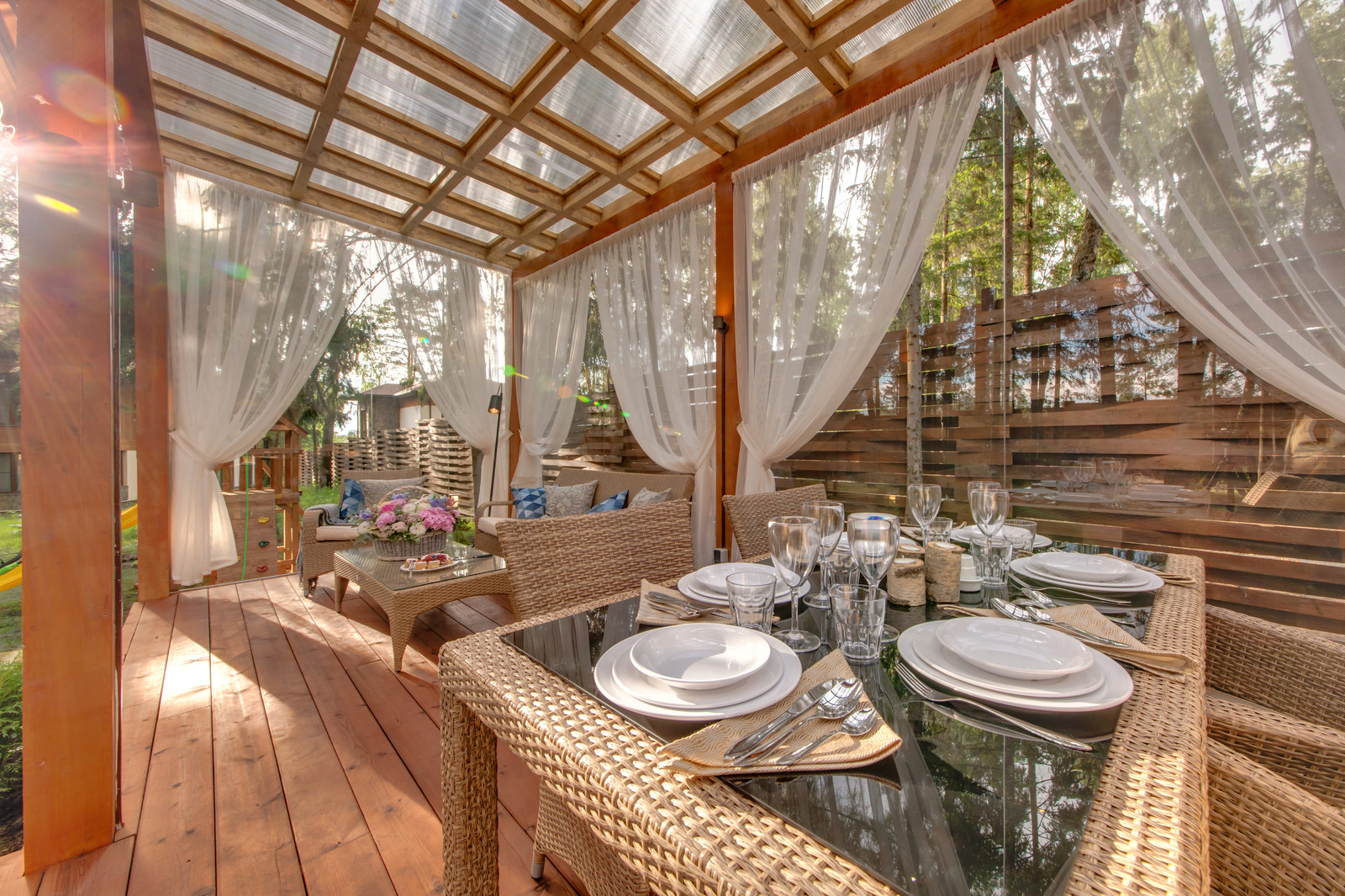 Беседка для Татьяны Лютаевой и Агнии Дисковските