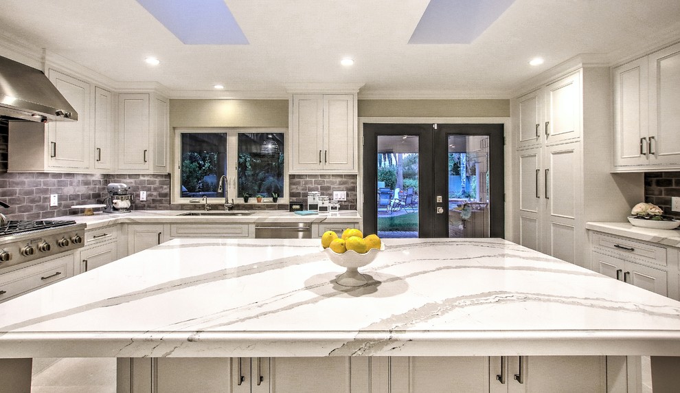 Example of a transitional kitchen design in Phoenix