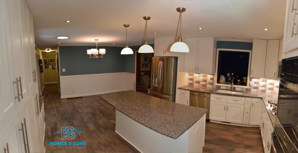 Kitchen - transitional kitchen idea in Raleigh