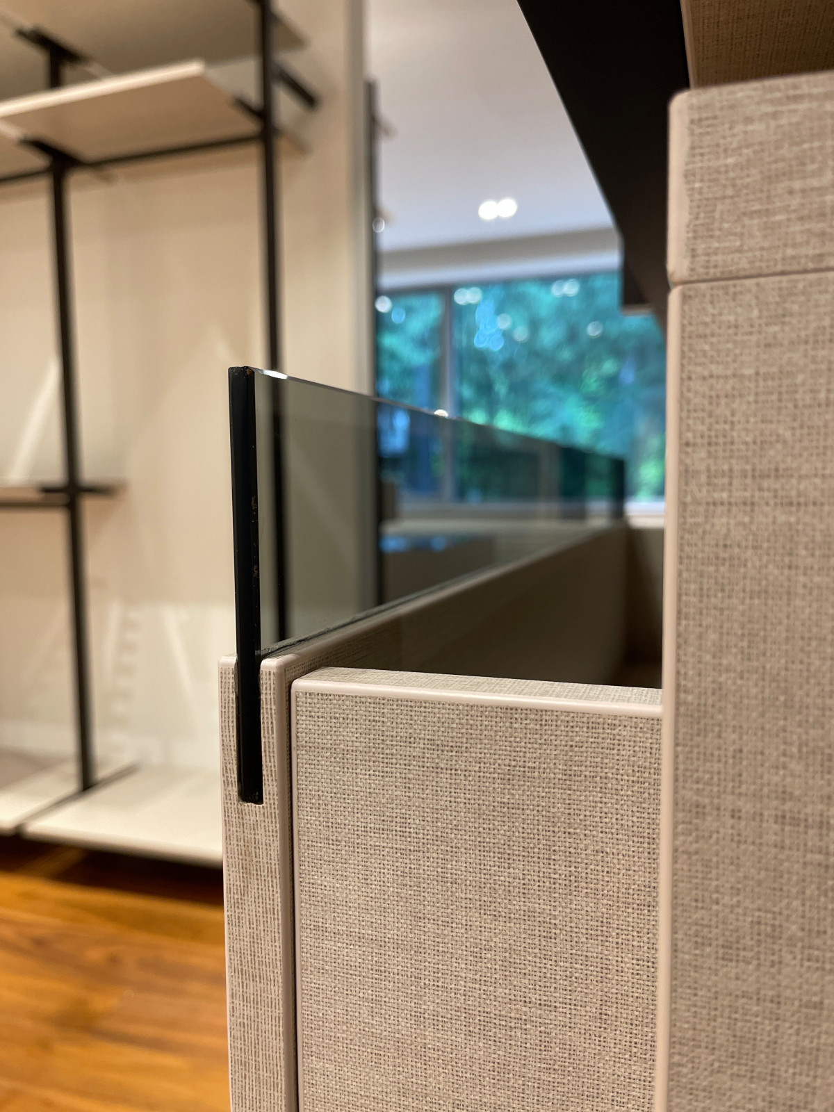 Распашной шкаф с системой RPE raumplus и Гардеробная система UNO raumplus