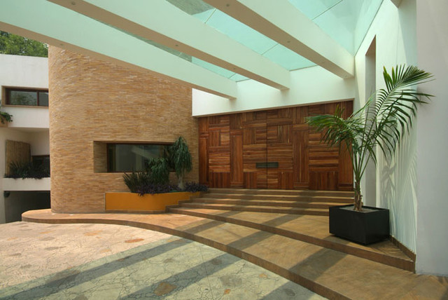 MoRo contemporary-courtyard
