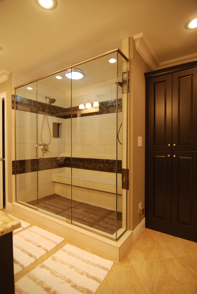 Inspiration for a transitional home design remodel in Miami