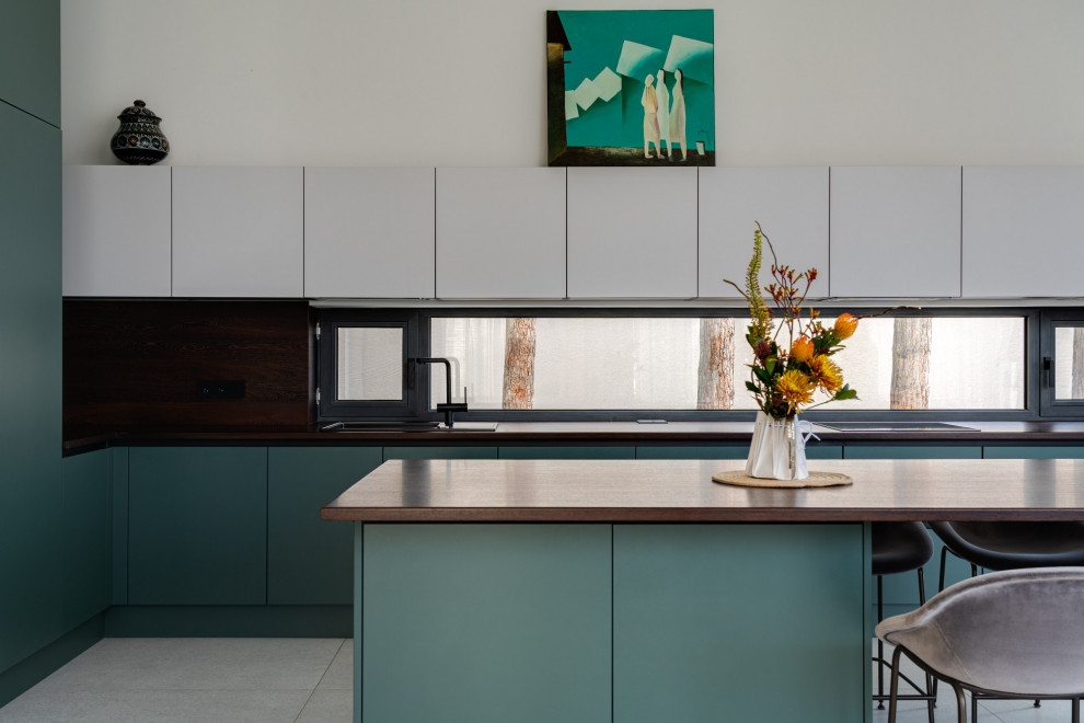 Кухня в современном стиле для загородного дома