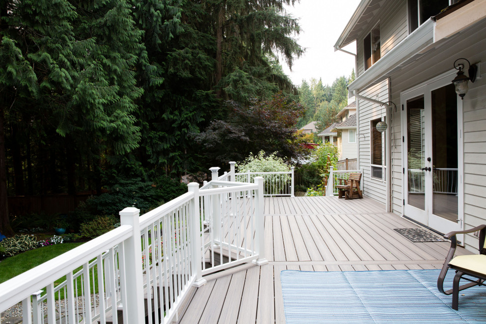 Minimalist deck photo in Seattle