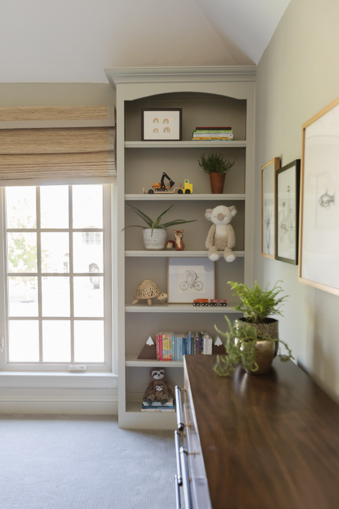 Idée de décoration pour une chambre de bébé garçon minimaliste de taille moyenne avec un mur vert, moquette, un sol gris et un plafond voûté.