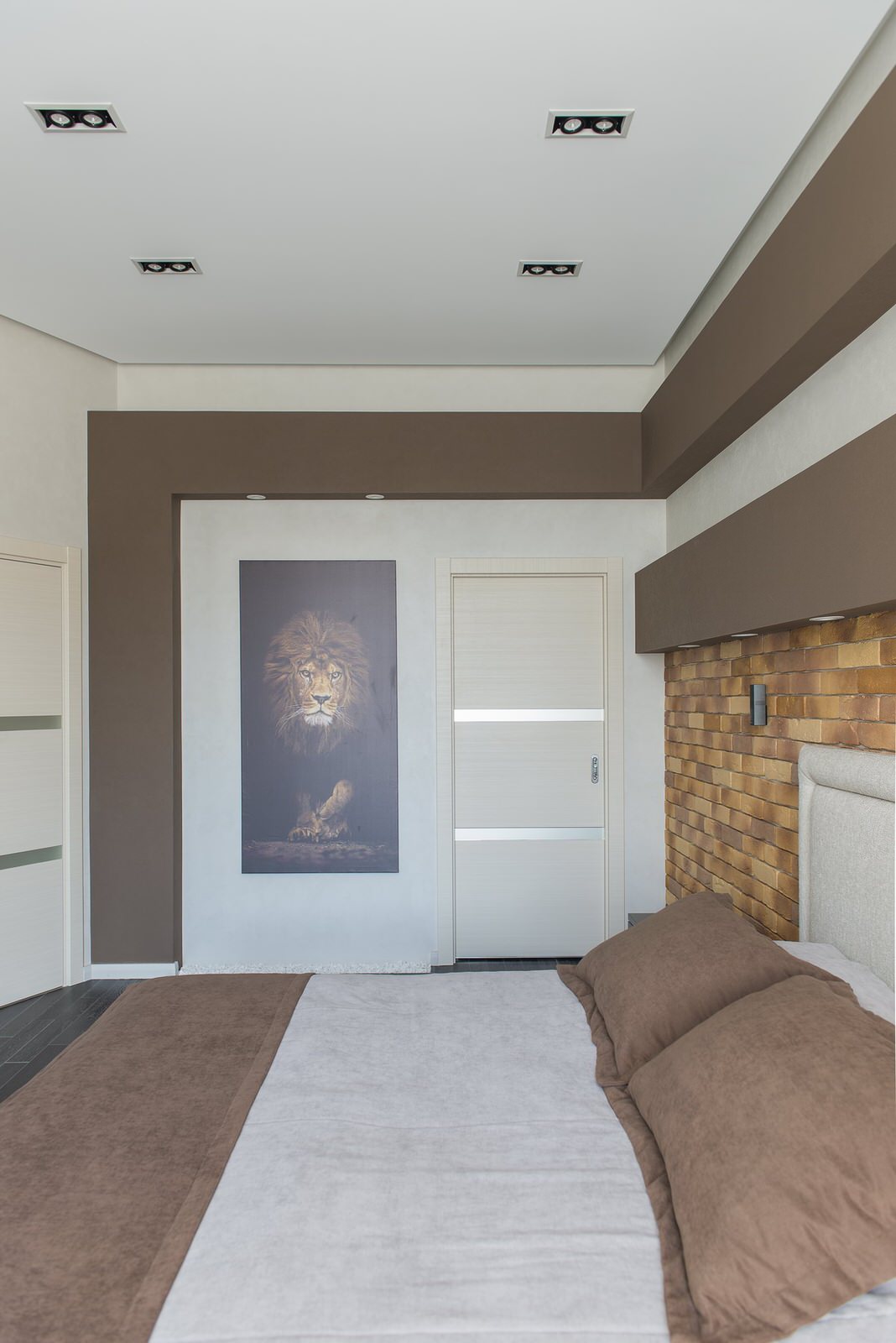 Частная квартира для него