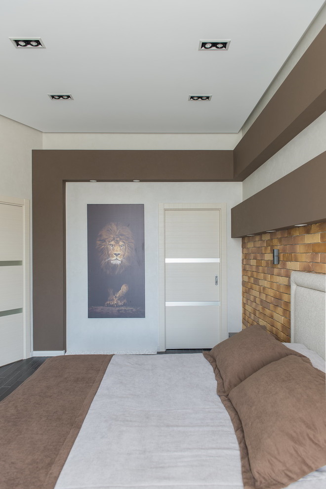 Частная квартира для него