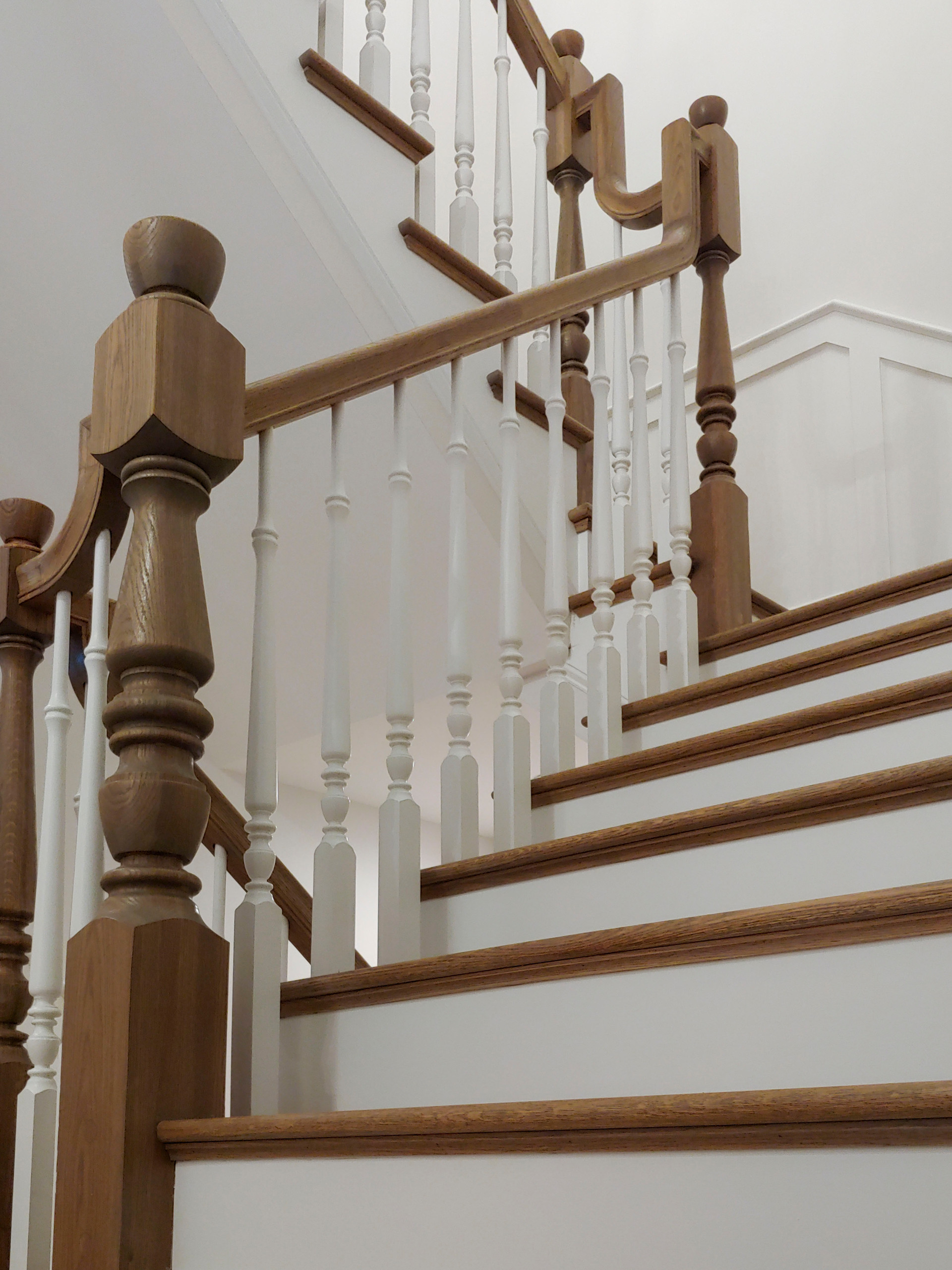 103_Classic Staircase with Stunning Handcrafted Oak Railing System, Aldie VA 201