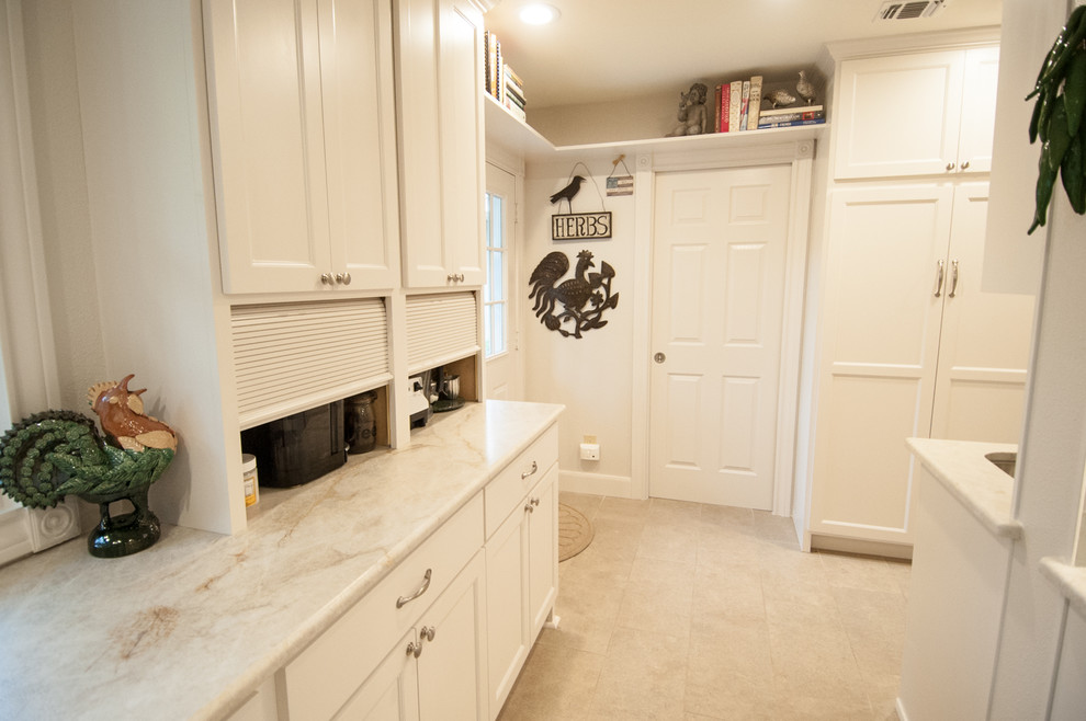 Inspiration for a transitional home design remodel in Austin