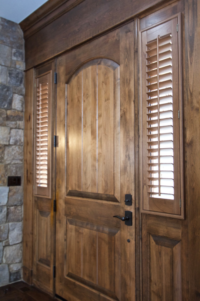 Transitional entryway photo in Denver