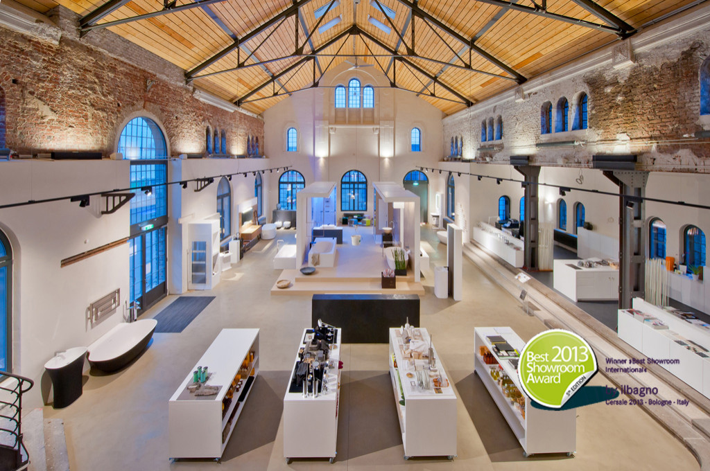 Ultramarin Best-Showroom-award Award Showroom Bad Sanitär Planung Präsentation Umbau Ausstellung Interior Design NRW Krefeld Köln Architektur Innenarchitektur Gestaltung Denkmal Belichtung historisch
