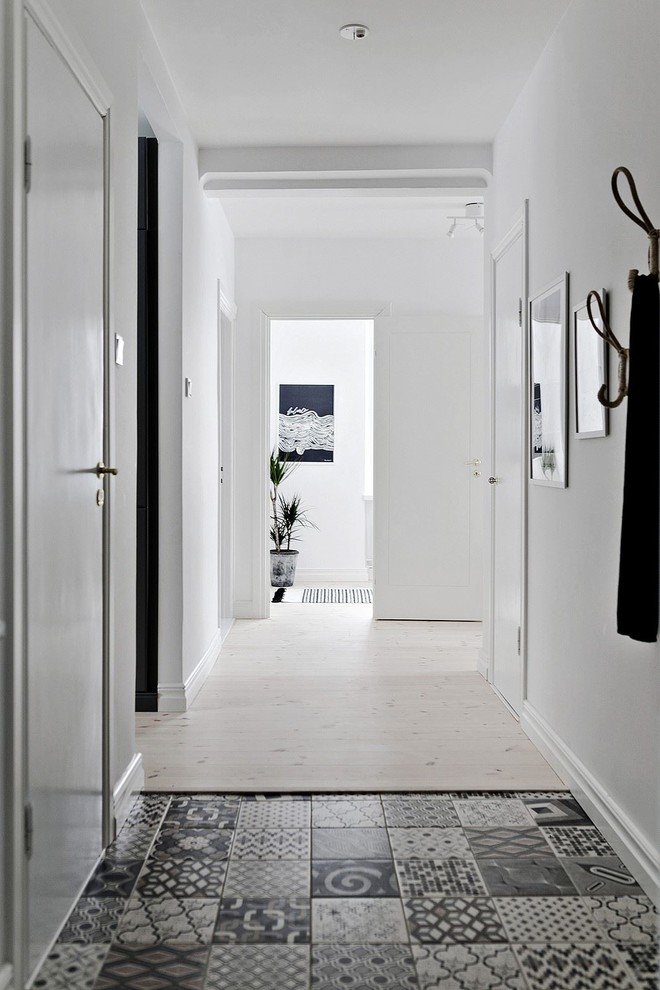 Design ideas for a scandinavian hallway in Stockholm.