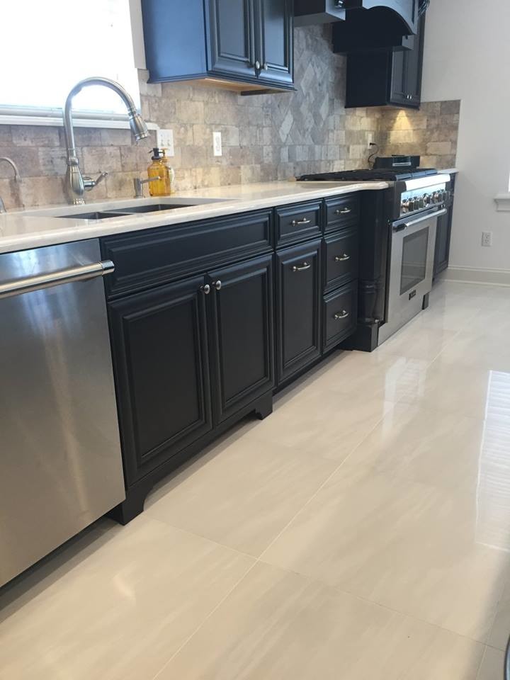 Home design - transitional home design idea in Orlando