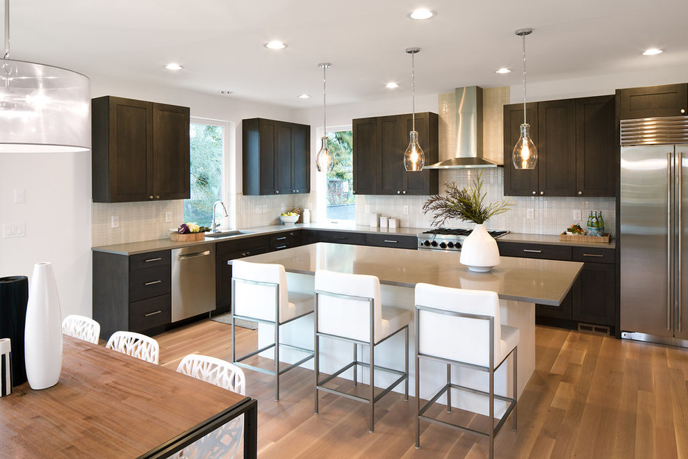 Kitchen - transitional kitchen idea in Seattle
