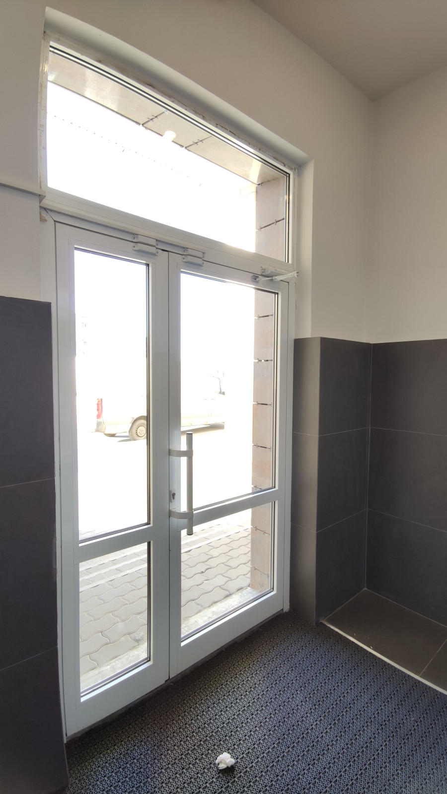 Оформление небольшого торгового центра в г.Северодвинске