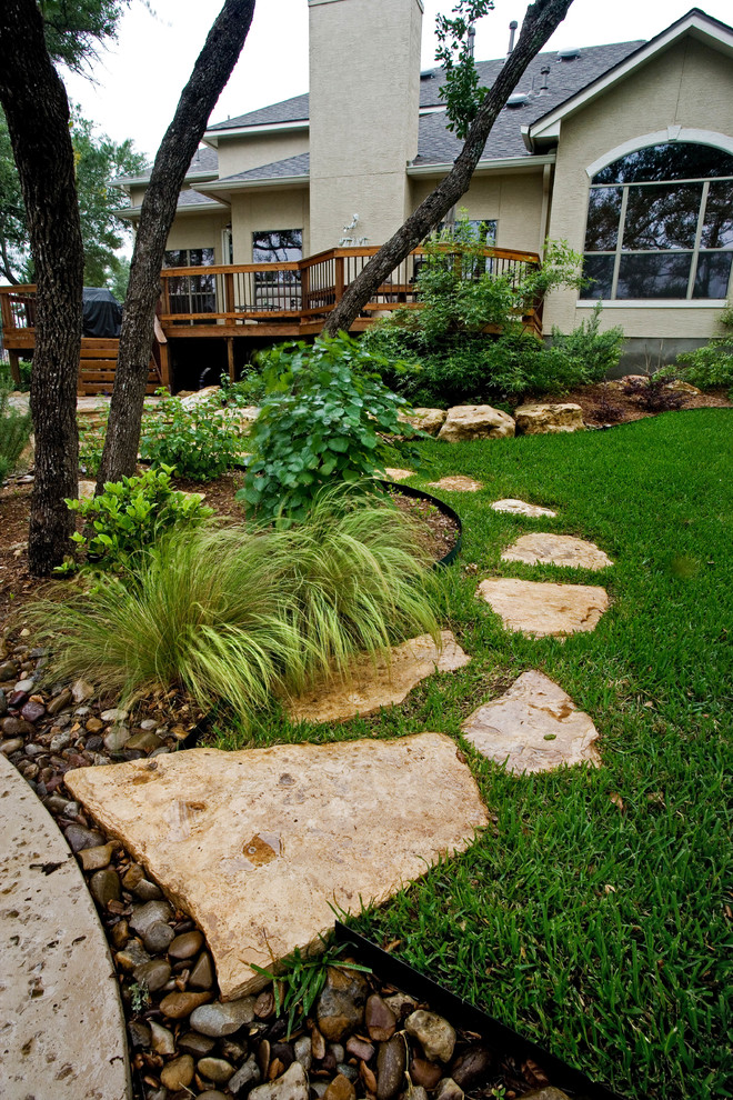 Design ideas for a mid-sized rustic landscaping.