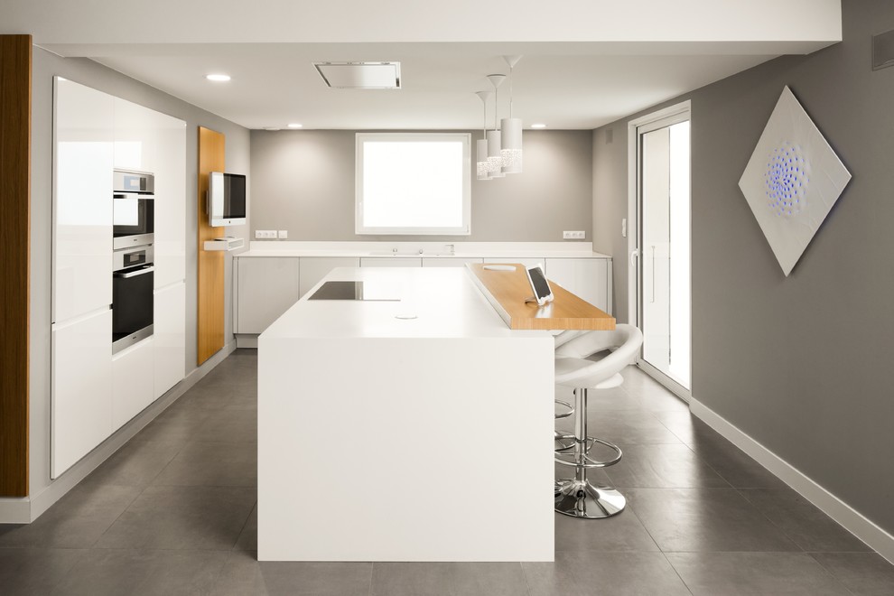 Large contemporary single-wall eat-in kitchen in Lyon with white cabinets and with island.