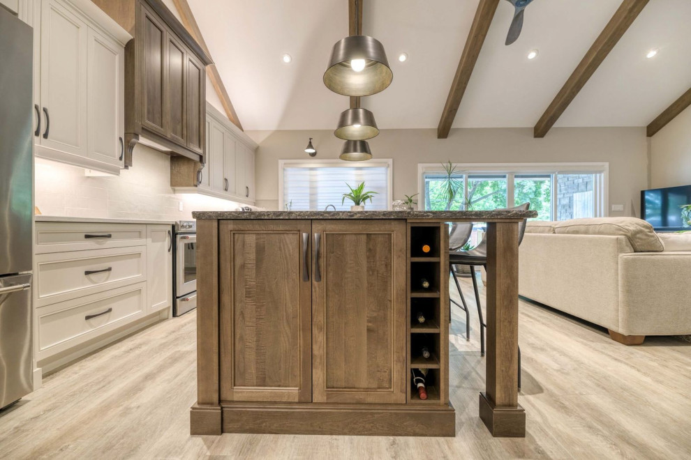 Eat-in kitchen - large transitional eat-in kitchen idea with an undermount sink, shaker cabinets, quartz countertops, porcelain backsplash, stainless steel appliances and an island