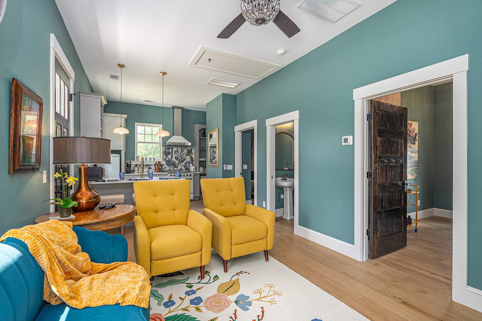 The Dragonfly Cottage/Carriage House