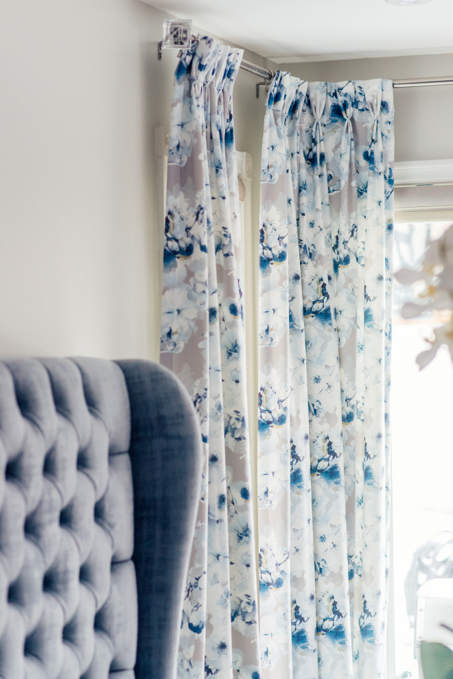 Home design - transitional home design idea in Toronto