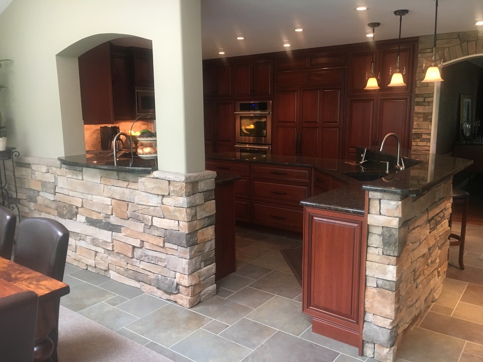 Example of a transitional kitchen design in Cincinnati