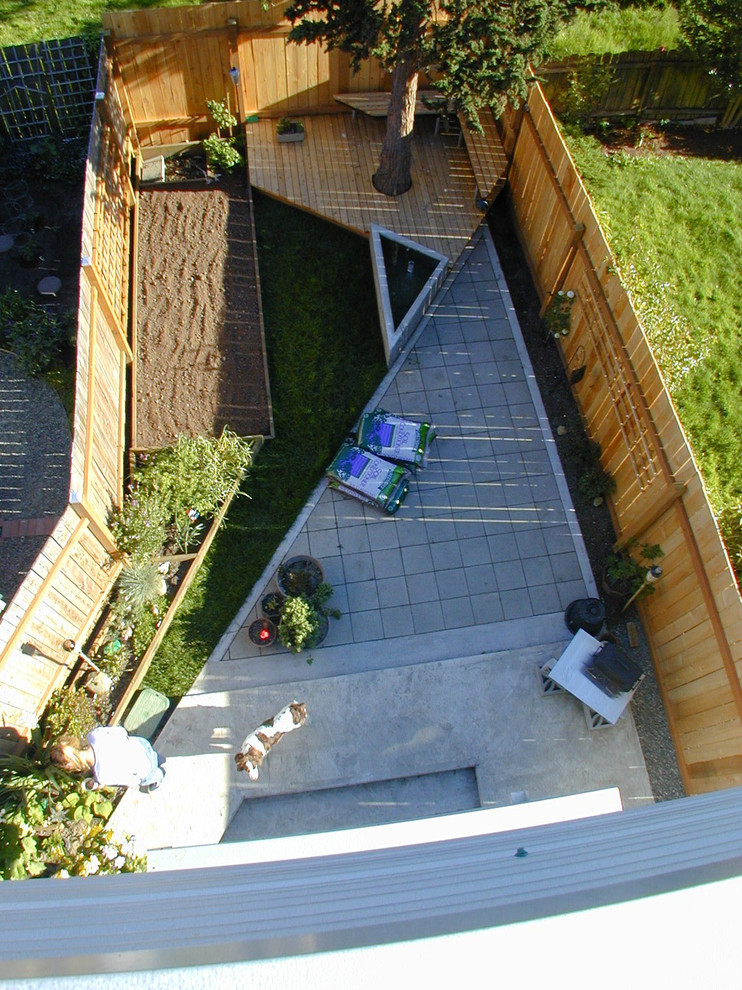 This is an example of a contemporary deck in Seattle.