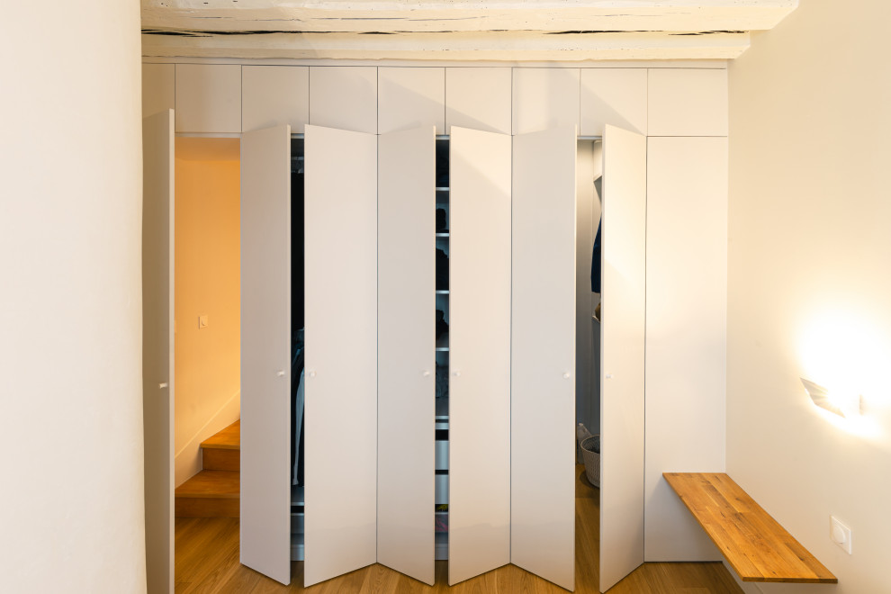 Traditional storage and wardrobe in Clermont-Ferrand.