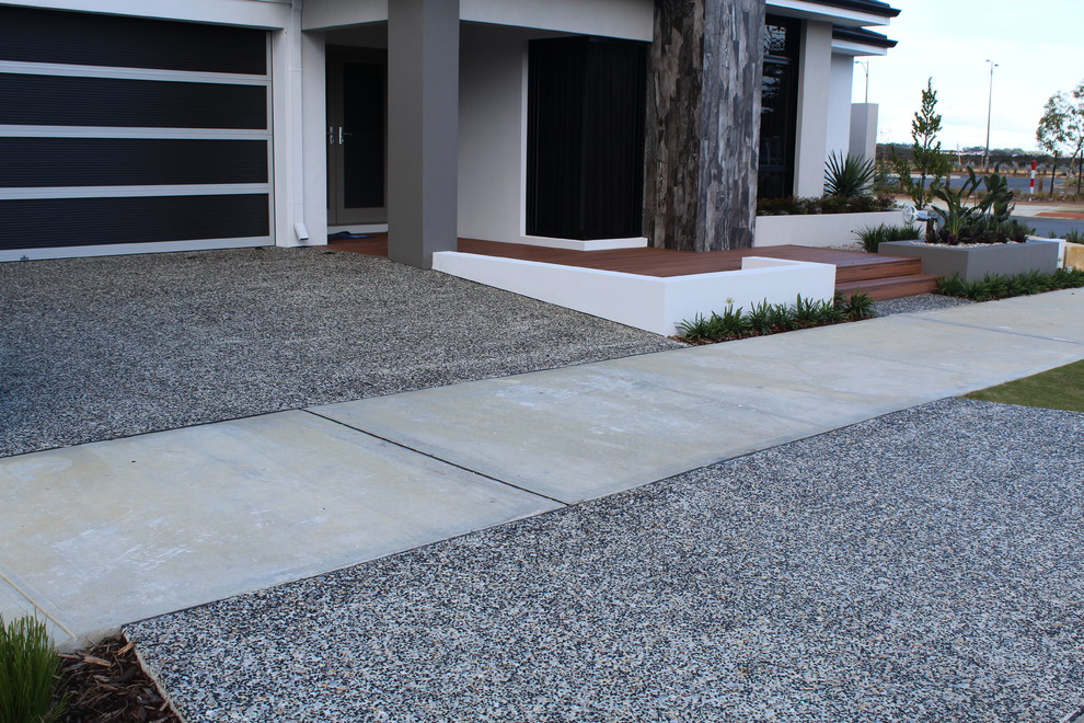 Inspiration for a mid-sized contemporary front yard full sun driveway in Perth.