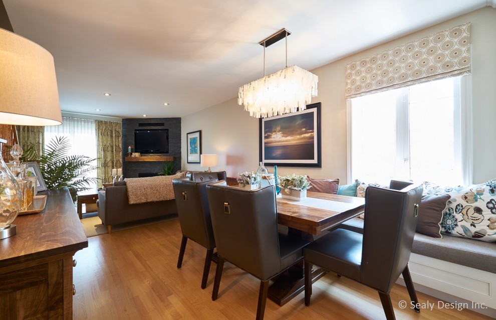 Dining room - transitional dining room idea in Toronto