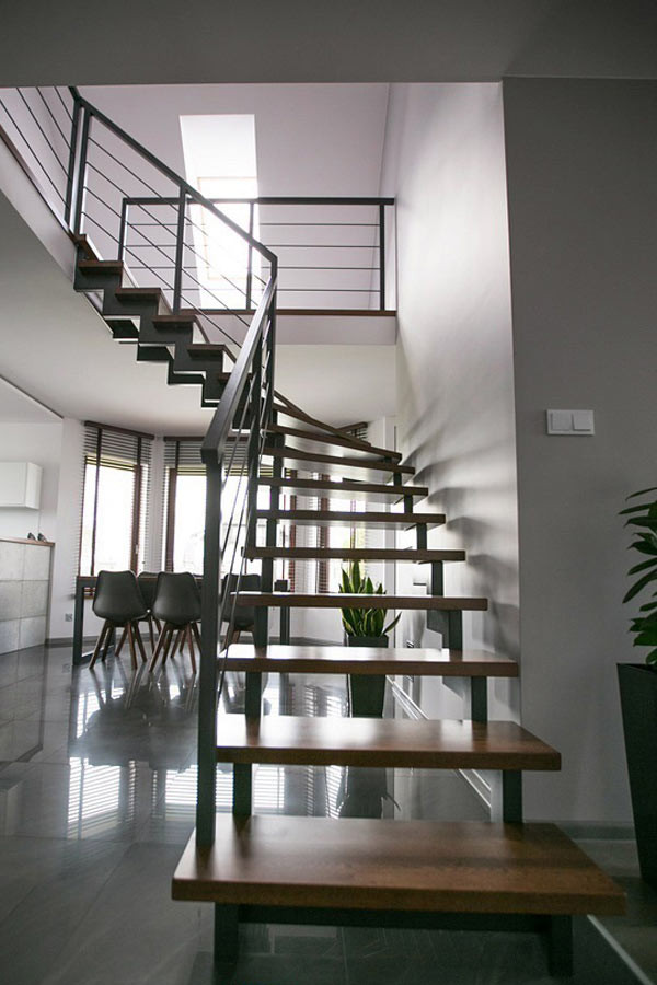 Лестница на металлокаркасе