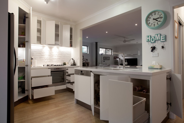 Open Plan Functional White - Kitchen maritim