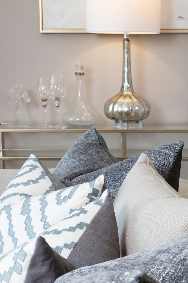 This is an example of a contemporary living room in London.