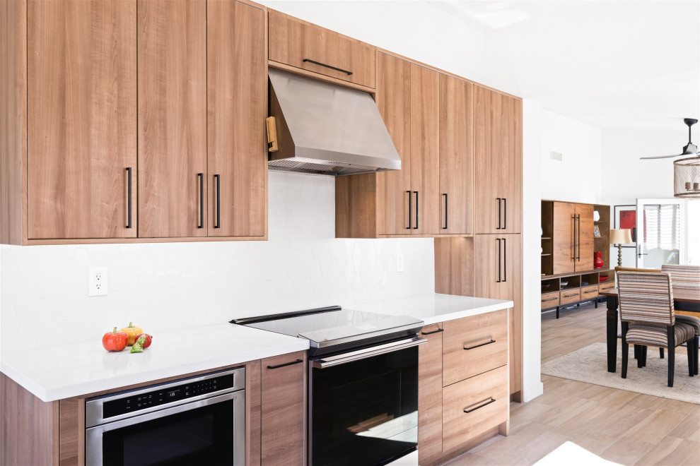 Example of a mid-sized transitional home design design in Phoenix