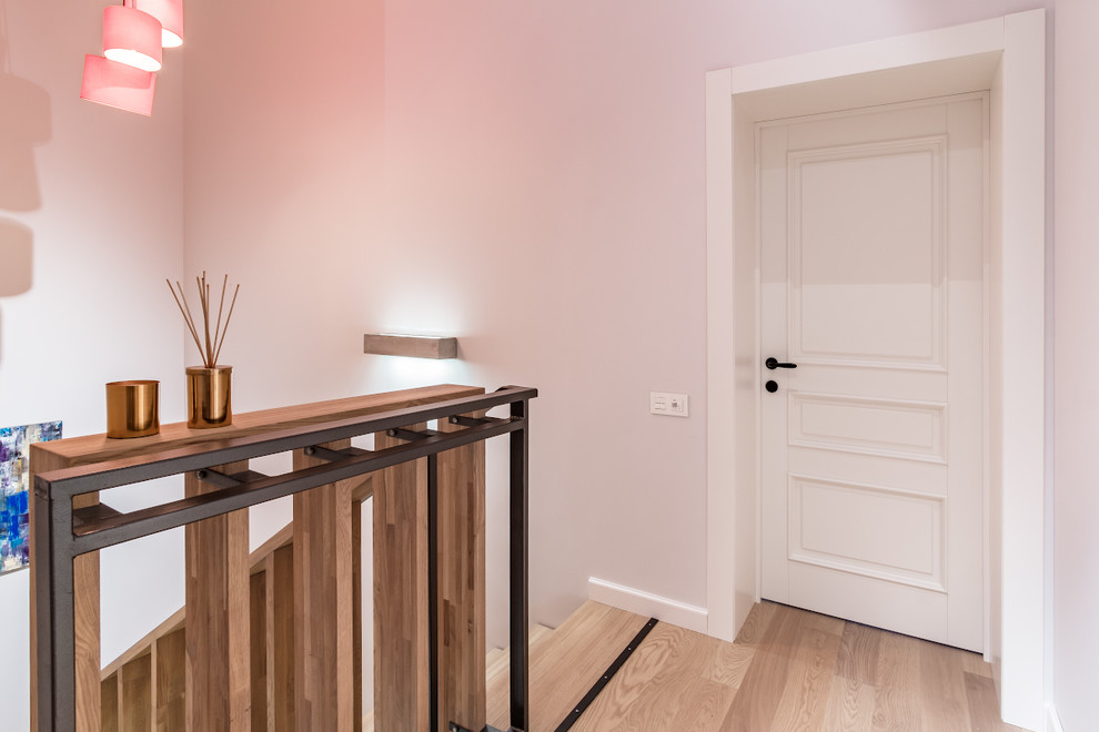 Квартира с разноцветными дверьми