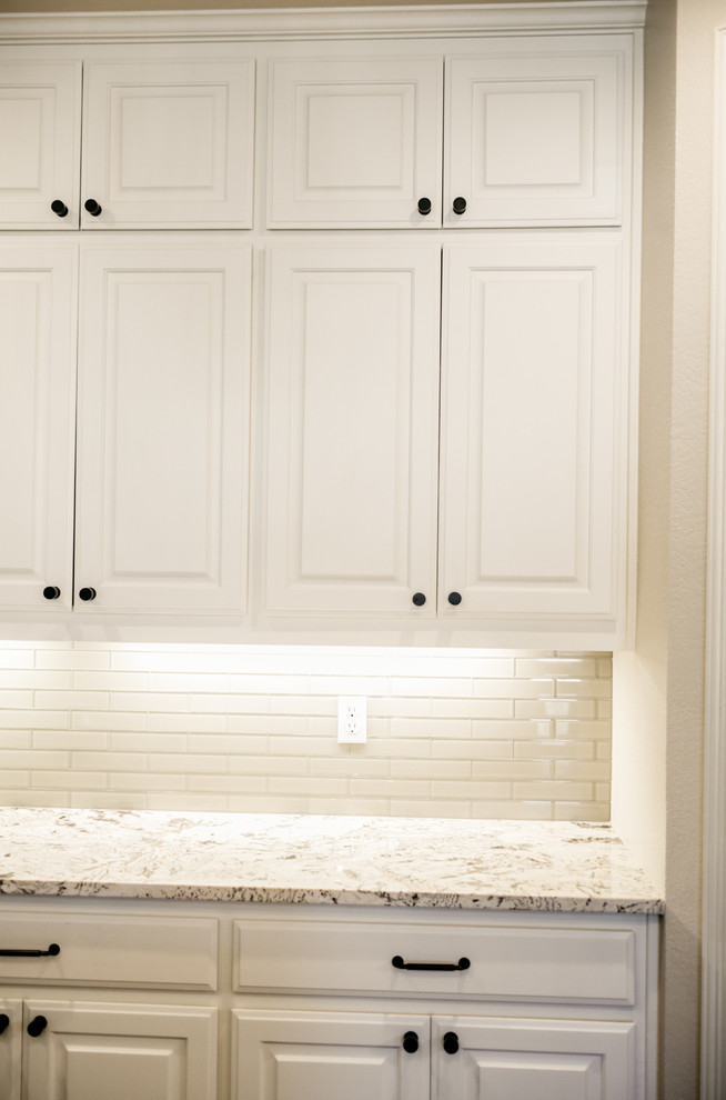 Transitional home design photo in Dallas