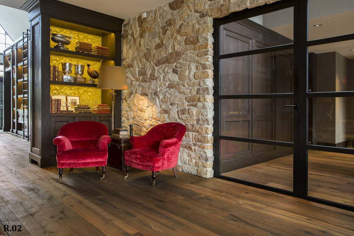 Пол в библиотеке коттеджа, инженерная доска DENNEBOS FLOORING, цвет R.02