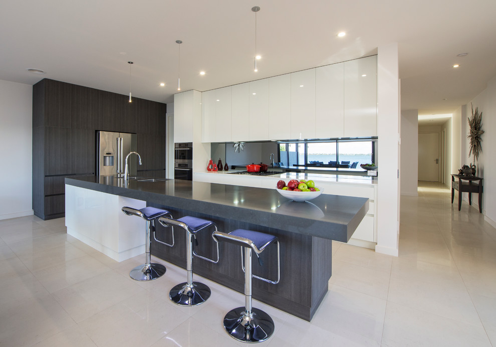 Photo of a large modern kitchen in Melbourne.