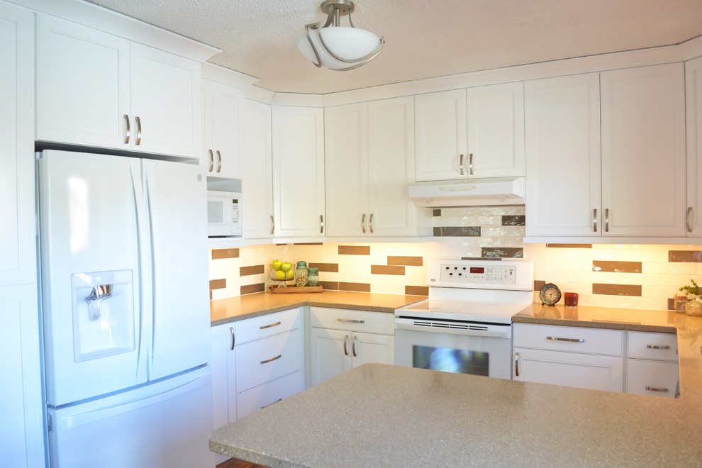 Mid-sized transitional kitchen photo