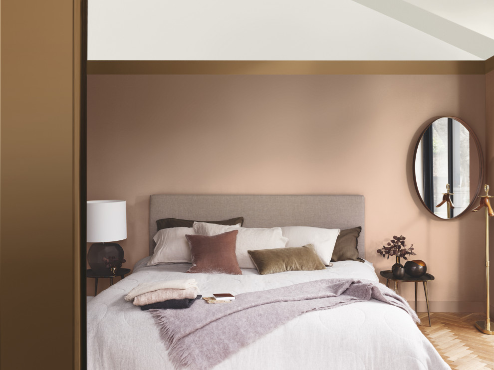 Bedroom - transitional bedroom idea in Berkshire