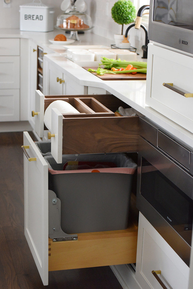 Transitional kitchen photo in Cincinnati