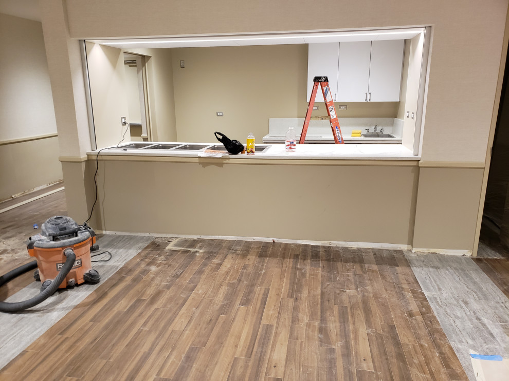 Example of a transitional kitchen design in Chicago