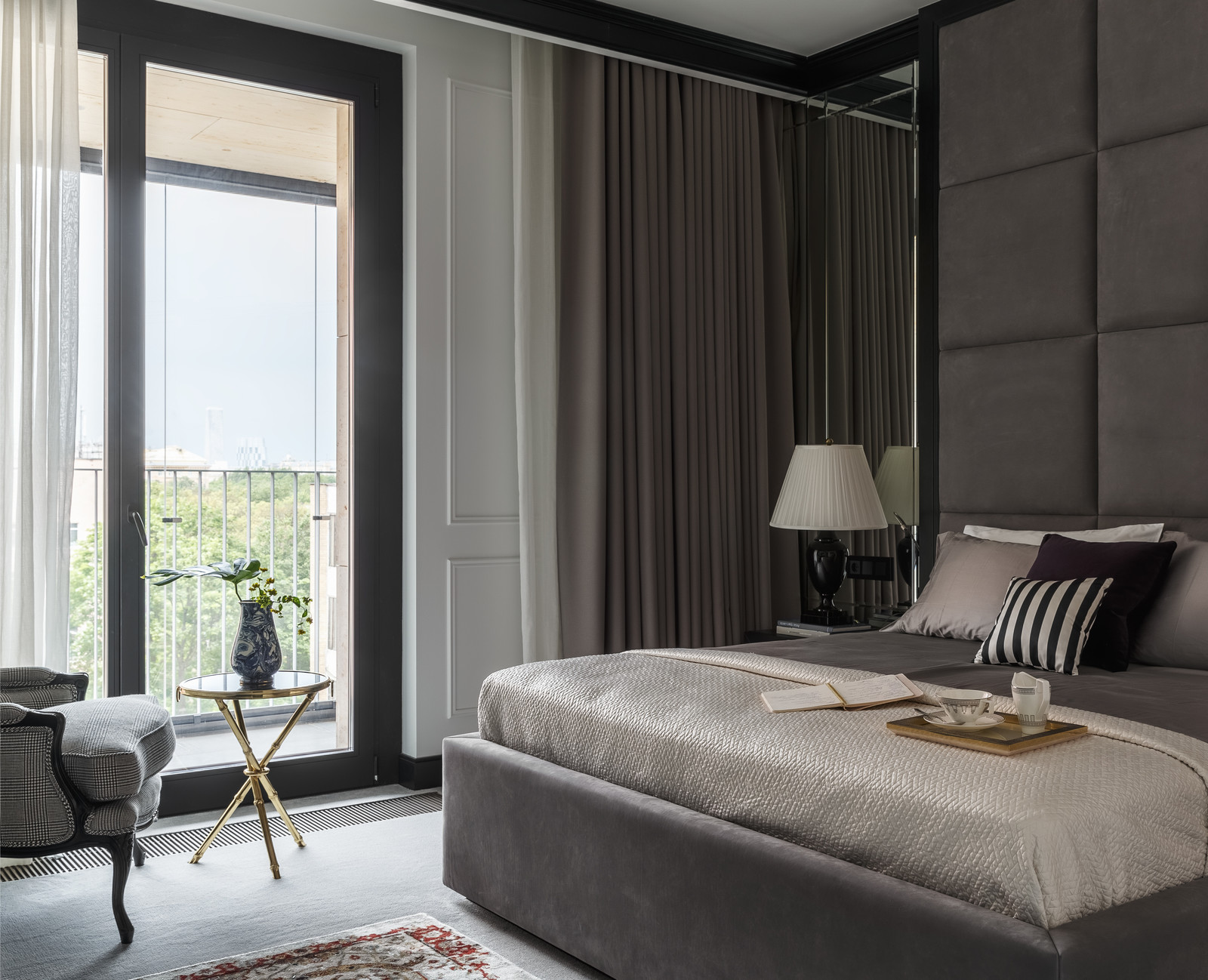 Спальня в монохромных тонах