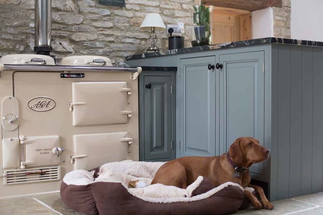 Real Fitted Kitchen: Prentice Windsor traditional-kitchen