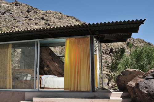 dormitorio casa en el desierto del arquitecto albert frey en diariodesign