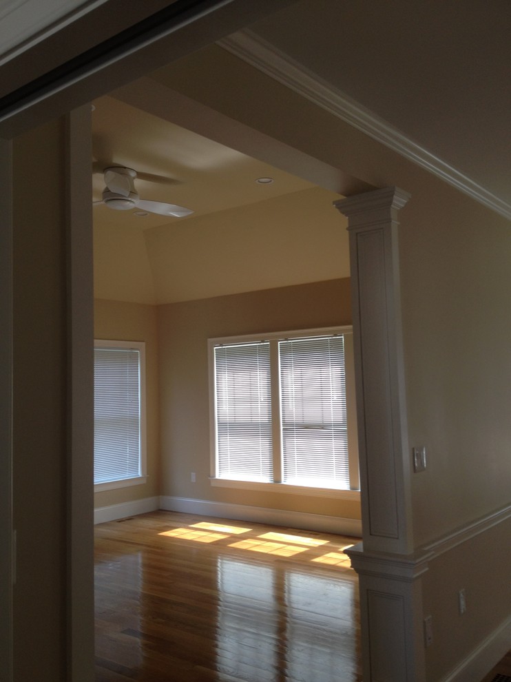 Dining room - transitional dining room idea in Boston