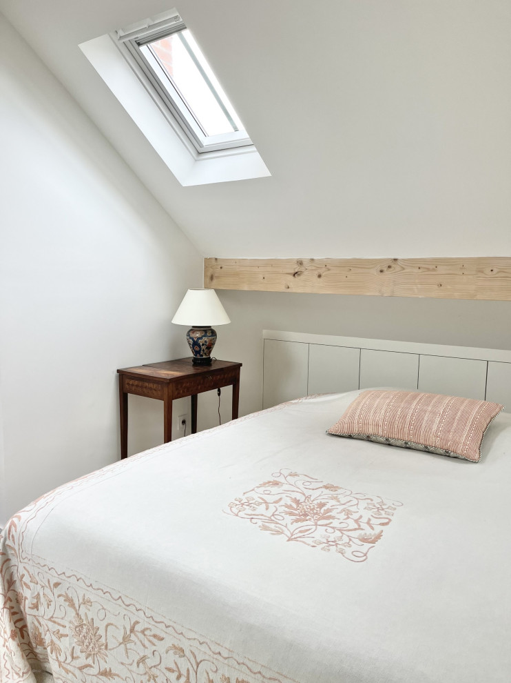 CHAMBRE D'AMIS et placards sous les combles